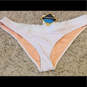 Fabletics Valentina cheeky bottom